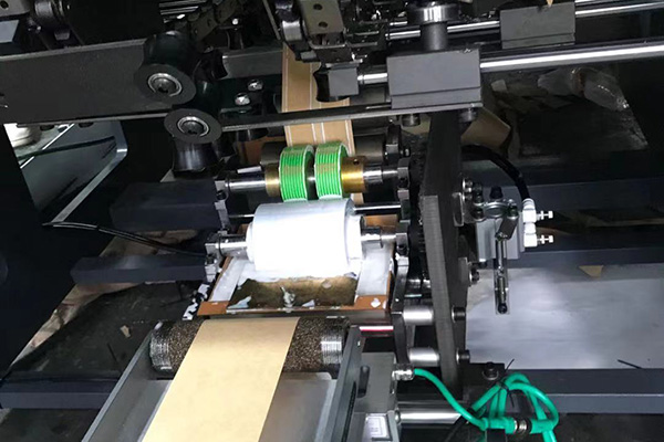 Máquina para Fabricar Asas Retorcidas, Semi Automática