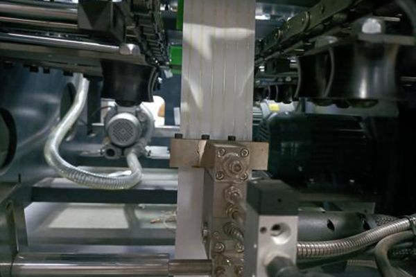 Máquina para Fabricar Asas Retorcidas, Automática