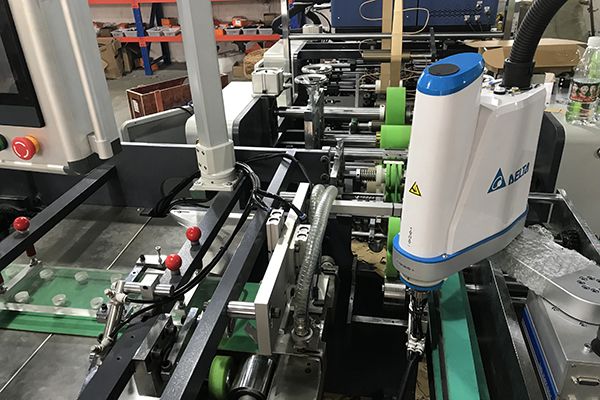 Máquina para Fabricar Asas Retorcidas, Automática