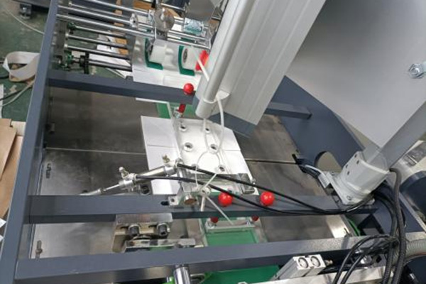 Máquina para Fabricar Asas Retorcidas, Automática